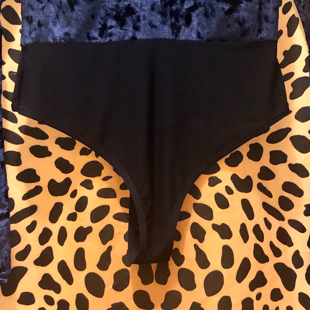 Club London Velvet Body Suit - Picture 4 of 7